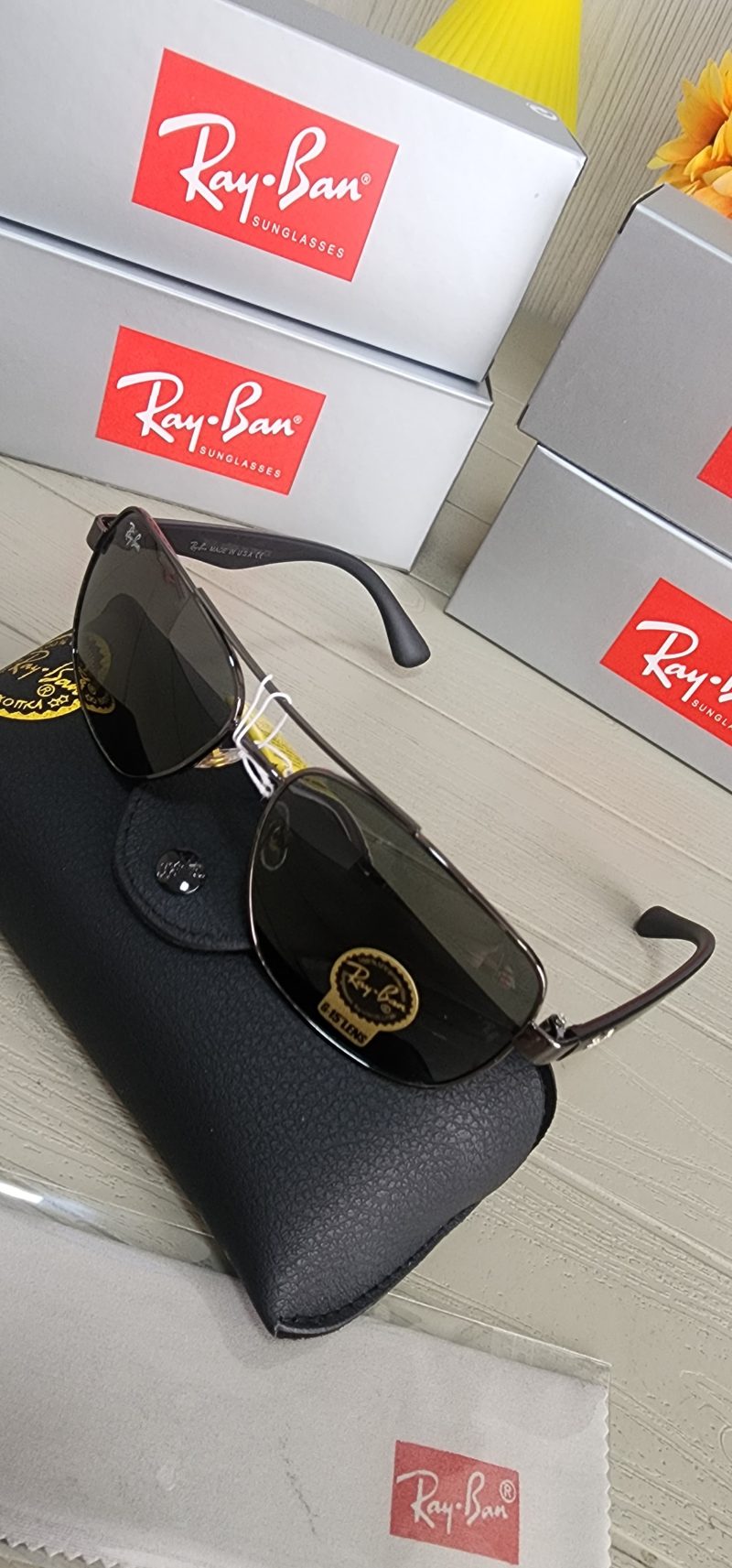Estilo Icónico: Eleva Tu Mirada con Lentes Ray-Ban - Imagen 4