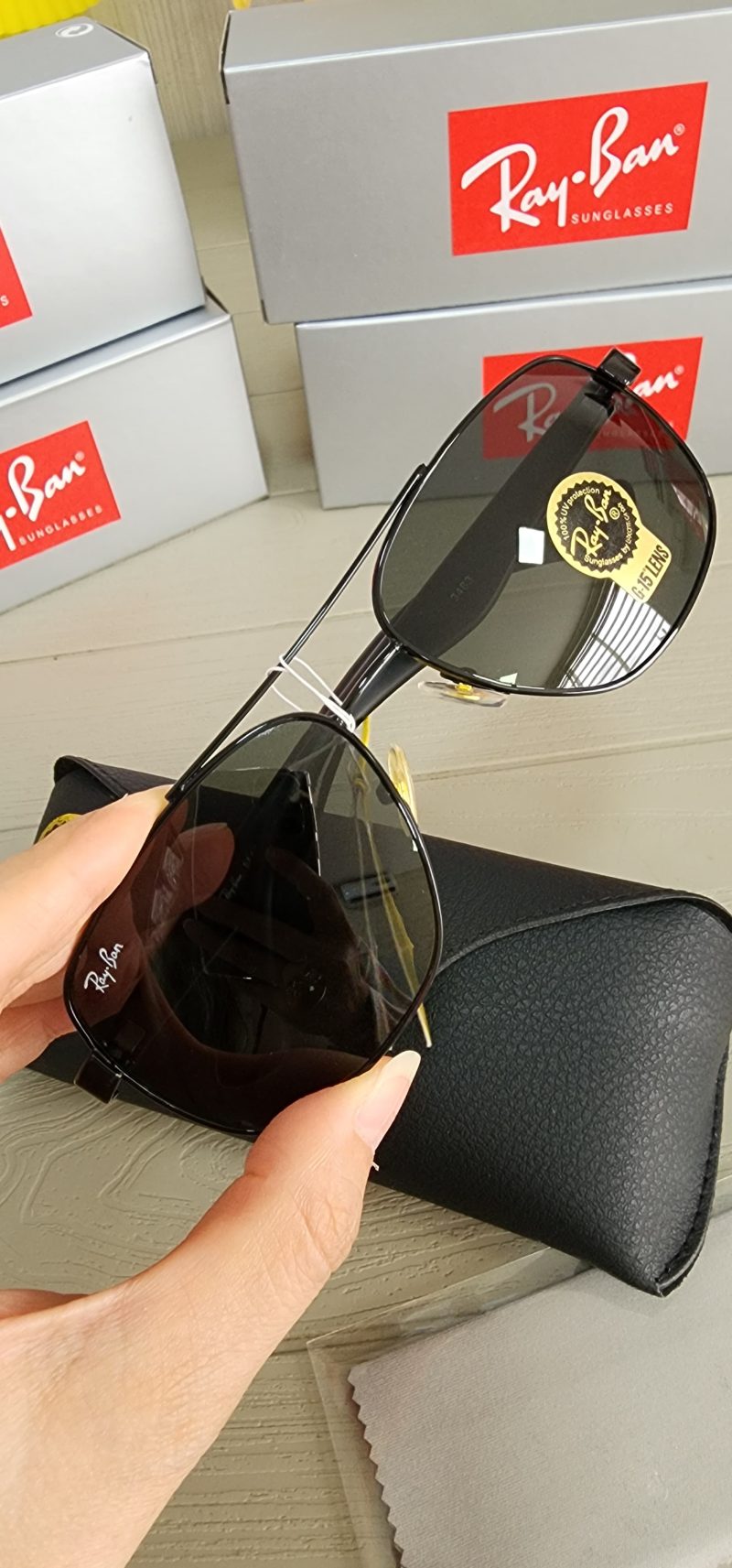 Estilo Icónico: Eleva Tu Mirada con Lentes Ray-Ban - Imagen 5
